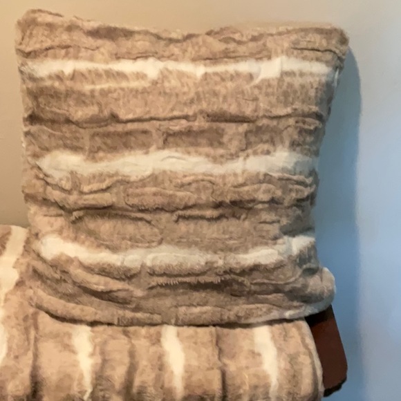 Pillow covers bundle - Picture 1 of 3